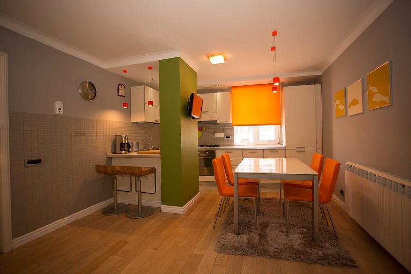 Apartament cu 3 camere decomandat în Central