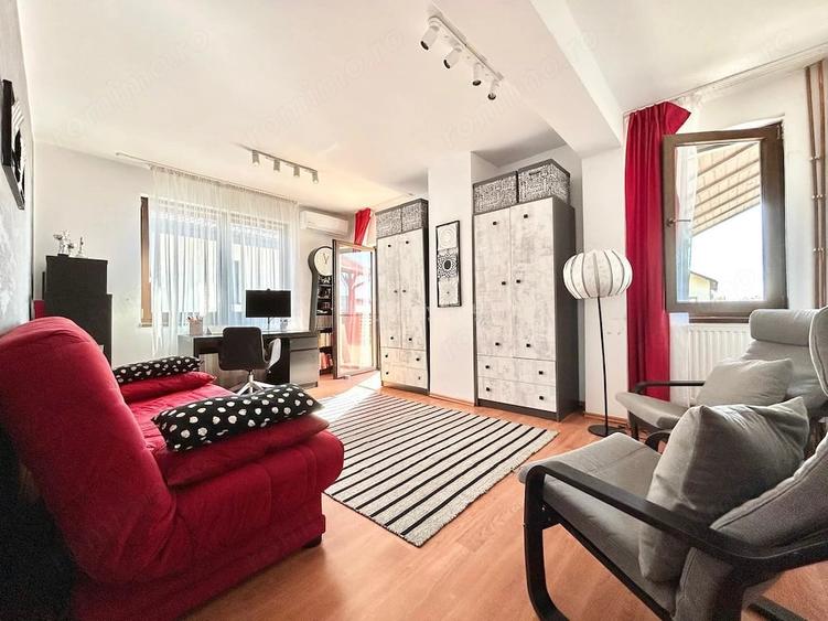 Casă cu 8 camere cu Teren 903 Mp în Odăile