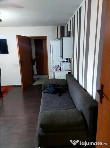 Apartament cu 3 camere decomandat, mobilat în Dâmbovița