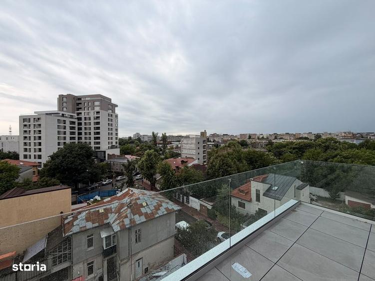Apartament cu 4 camere în Mihai Bravu