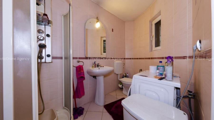 Duplex cu 5 camere cu Canalizare în Roșu