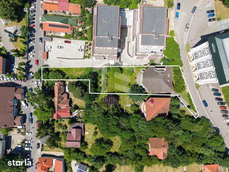Casă cu 8 camere cu Teren 1553 Mp în Central