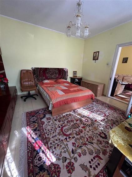 Casă cu 3 camere cu Canalizare în Central