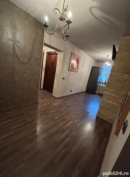Apartament cu 3 camere decomandat în Motru