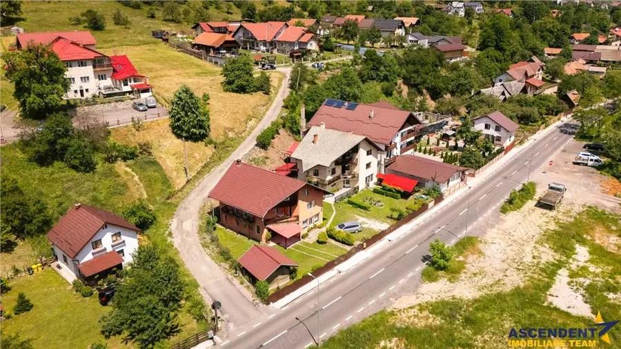Casă cu 3 camere cu Teren 685 Mp în Moieciu