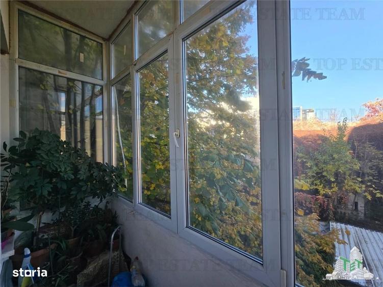 Apartament cu 4 camere decomandat, mobilat în Central