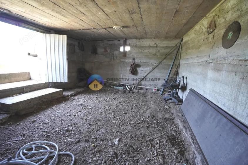 Casă cu Teren 600 Mp în Cut
