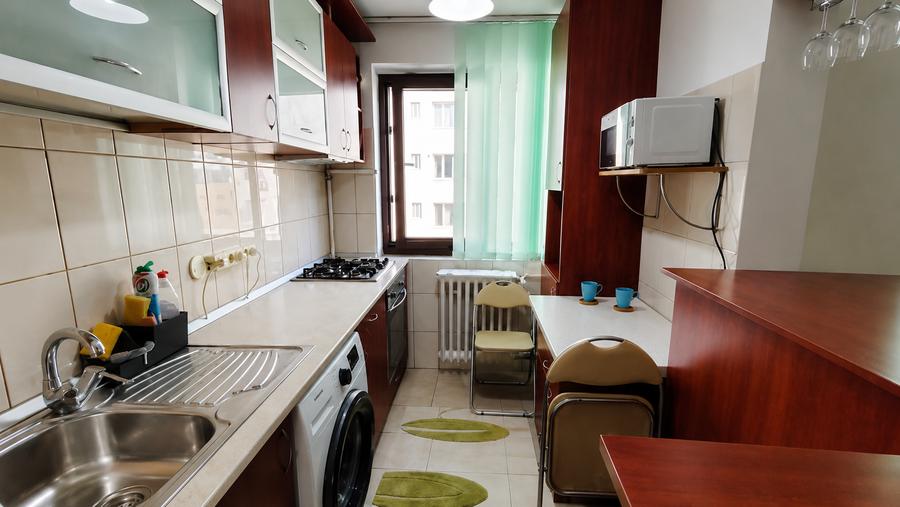 Apartament cu 3 camere semidecomandat în Dristor