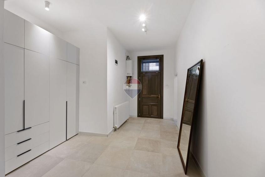 Apartament cu 2 camere semidecomandat, mobilat în Ultracentral