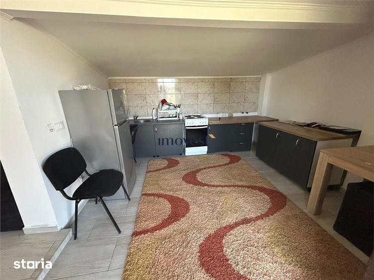 Casă cu 6 camere cu Teren 900 Mp în Vetiș