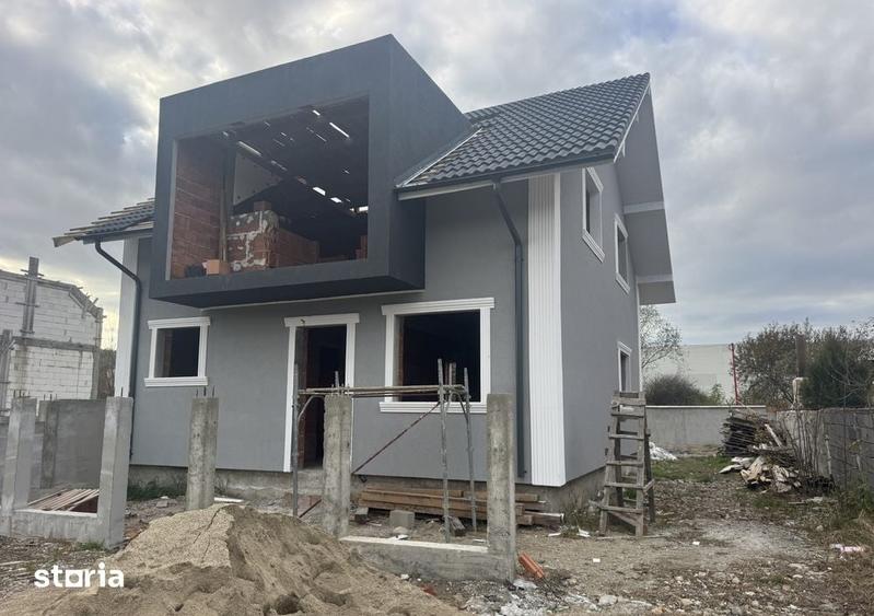 Casă cu 4 camere cu Teren 450 Mp în Central