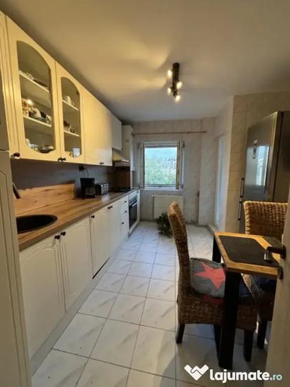 Apartament cu 3 camere decomandat în Cotroceni