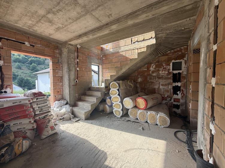 Duplex cu 4 camere cu Canalizare în Florești