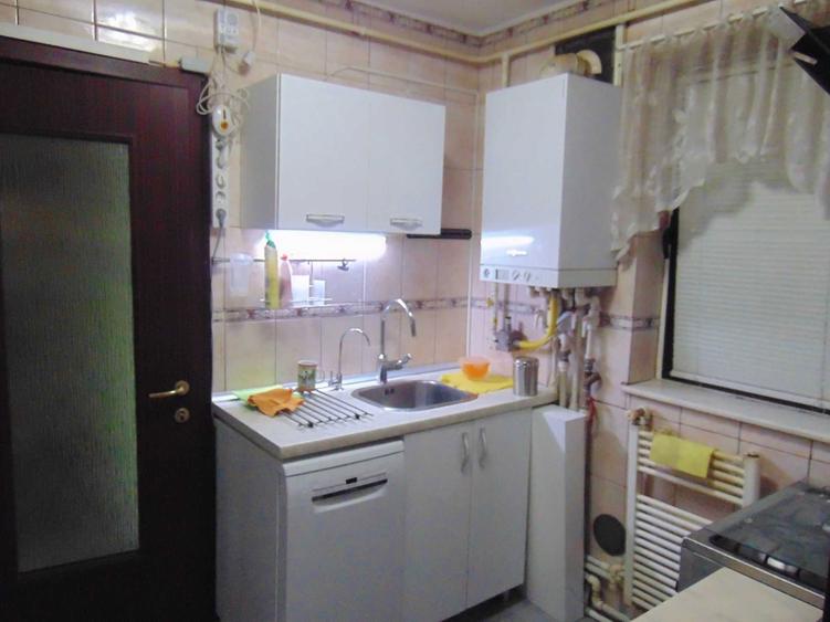 Apartament cu 4 camere decomandat în Central