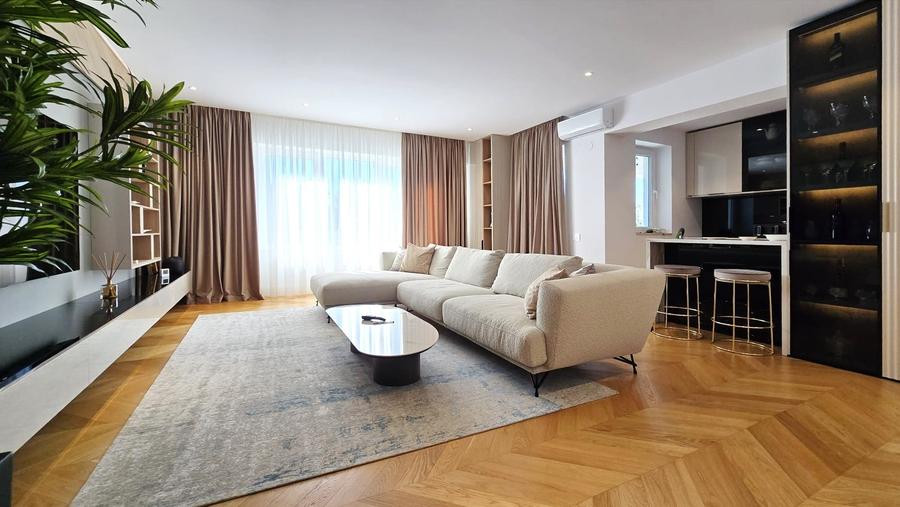 Apartament cu 3 camere decomandat în Iancu Nicolae