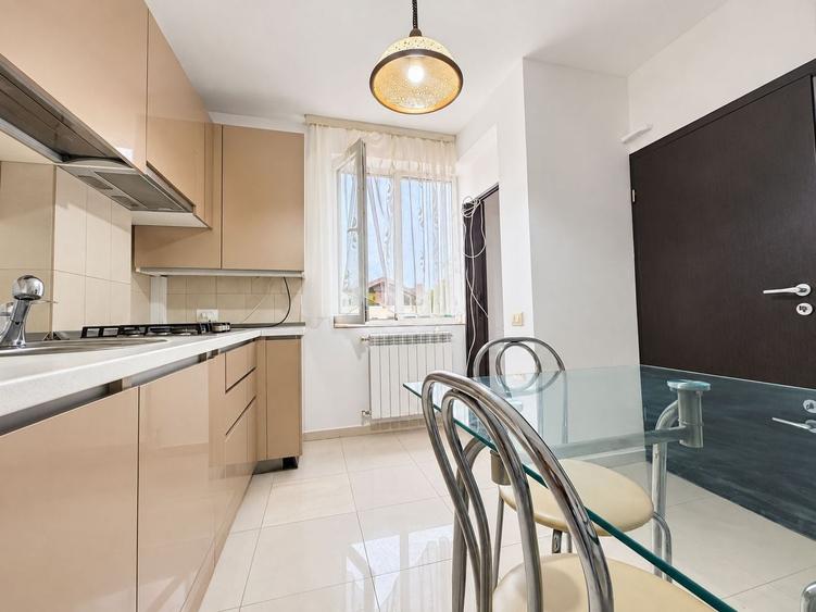 Apartament cu 3 camere decomandat, mobilat în Lipovei