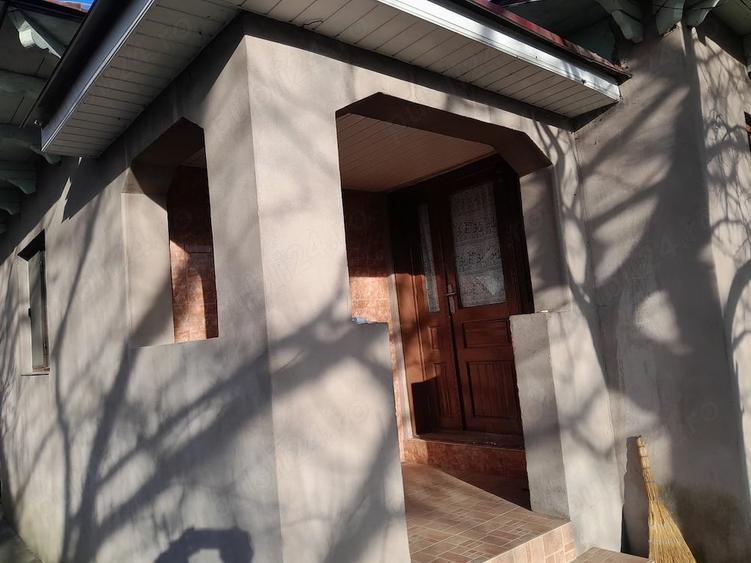 Casă cu 2 camere cu Teren 700 Mp în Doljești
