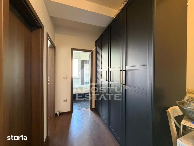 Apartament cu 3 camere semidecomandat, mobilat în Blașcovici