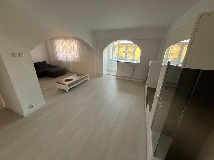 Apartament cu 3 camere decomandat în Popoveni