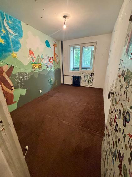 Apartament cu 4 camere decomandat în Iancului