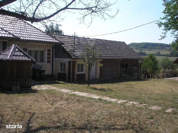 Casă cu 4 camere în Asuaju de Sus