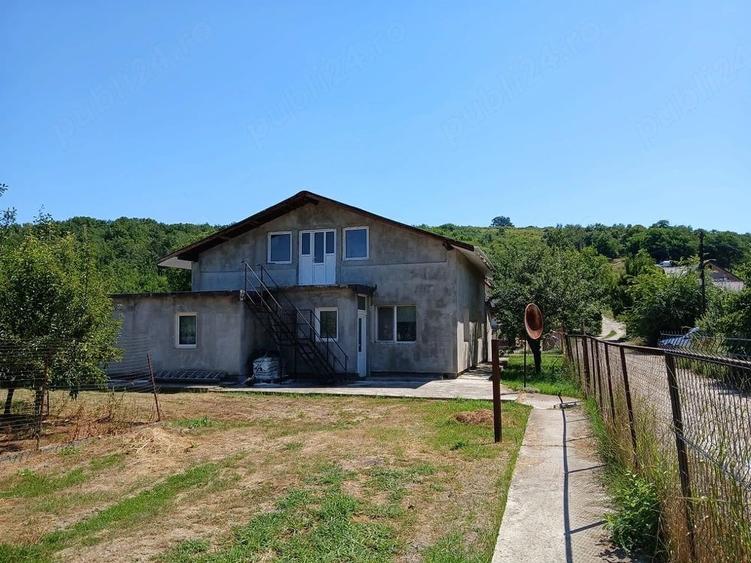 Casă cu Teren 2100 Mp în Ciurea