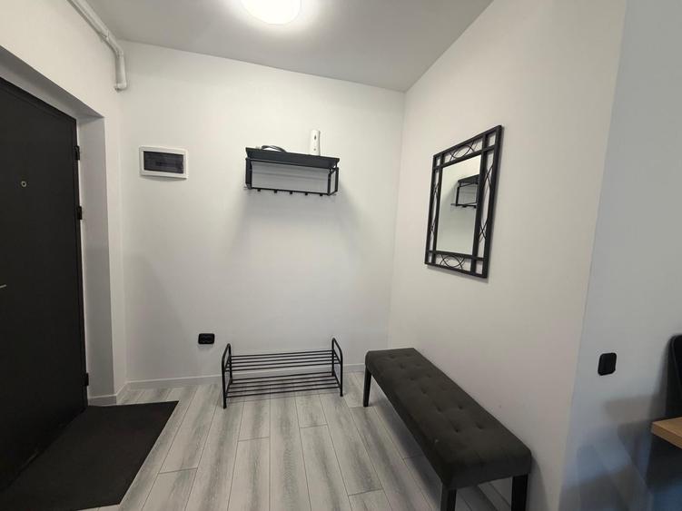 Apartament cu 2 camere semidecomandat, mobilat în Florești