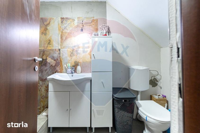 Casă cu 8 camere cu Teren 7150 Mp în Ozun