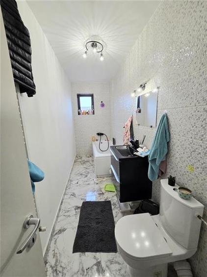 Apartament cu 3 camere decomandat, mobilat în Palazu Mare