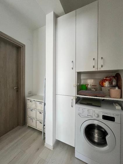 Apartament cu 3 camere semidecomandat, mobilat în Mihai Bravu