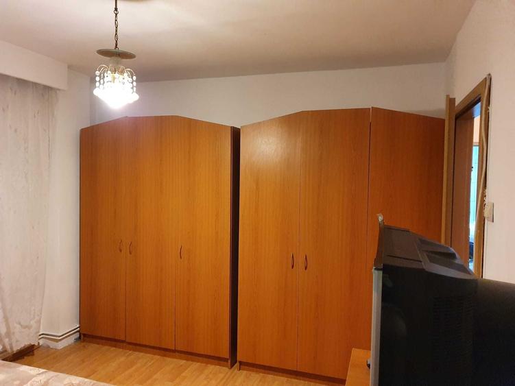 Apartament cu 3 camere decomandat în Turnișor