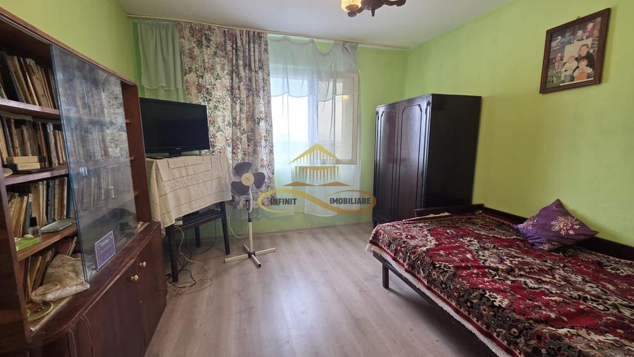 Apartament cu 3 camere decomandat în Milcov