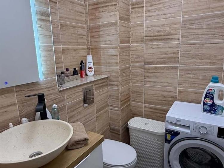 Apartament cu 3 camere decomandat, mobilat în Central