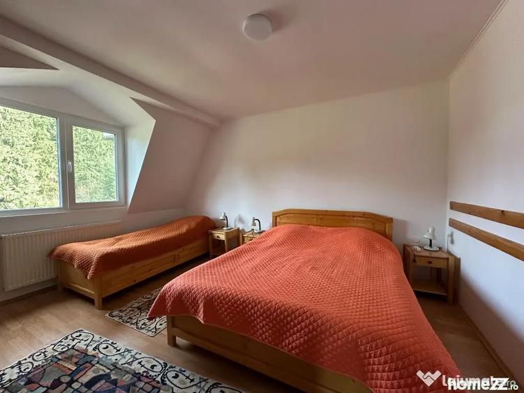Casă cu 9 camere cu Teren 576 Mp în Malul Ursului