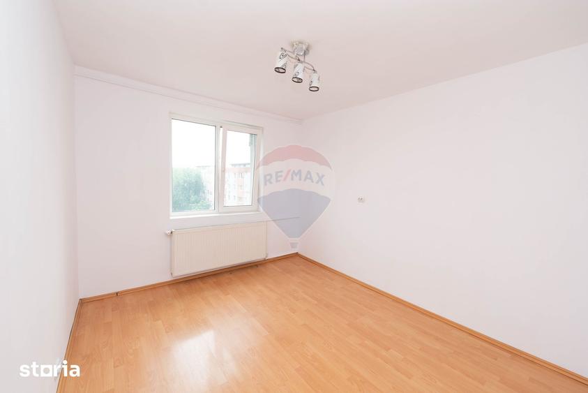 Apartament cu 3 camere decomandat în Crângași