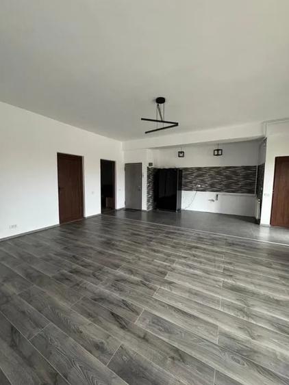Apartament cu 3 camere decomandat, mobilat în Lazu