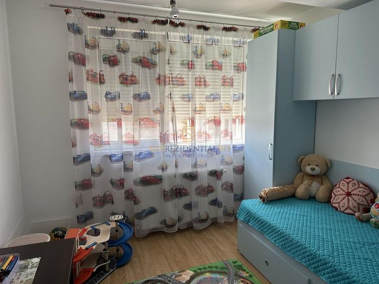 Apartament cu 2 camere semidecomandat, mobilat în Est