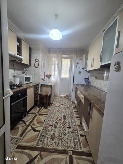 Apartament cu 3 camere decomandat în Plantelor