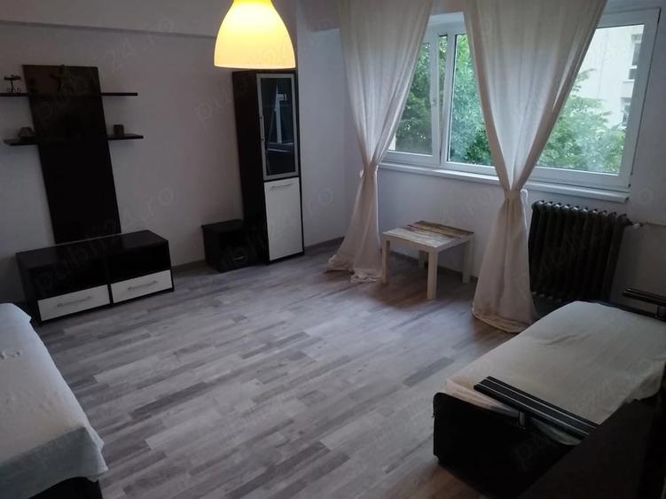 Garsonieră decomandată în Central
