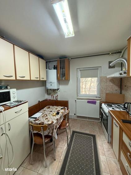 Apartament cu 4 camere decomandat în Poarta 6