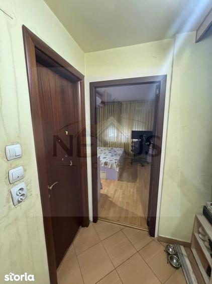 Apartament cu 3 camere semidecomandat, mobilat în Vitan