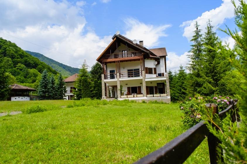 Casă individuală cu 22 camere cu Teren 5000 Mp în Malaia