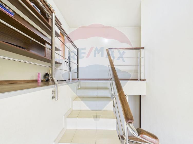 Casă cu 5 camere cu Teren 343 Mp în Central