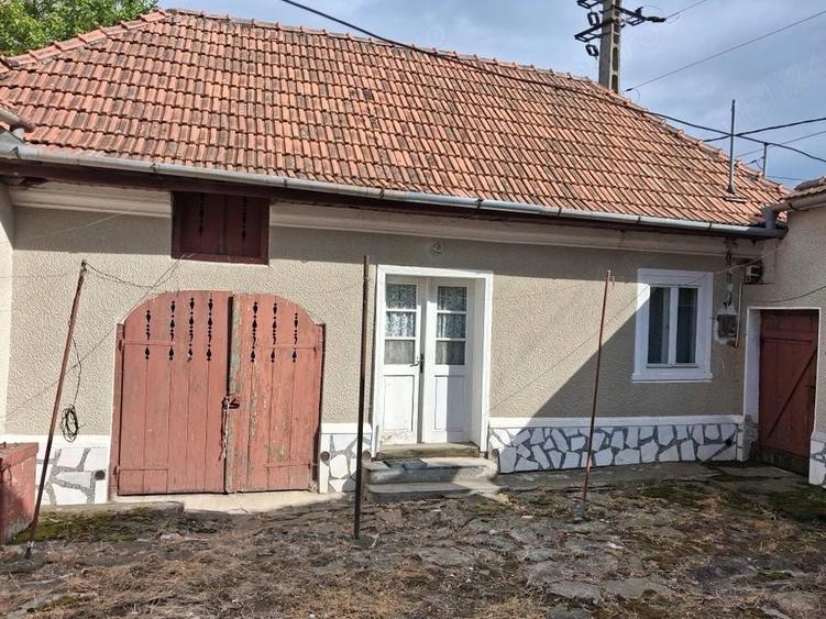 Casă cu 3 camere cu Teren 900 Mp în Poiana Sibiului