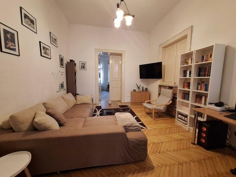 Apartament cu 4 camere circular, mobilat în P-ța Maria