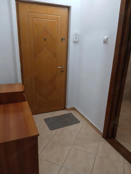 inchiriez apartament 3 camere - 4