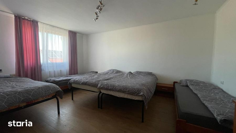 Casă cu 8 camere cu Teren 370 Mp în Central