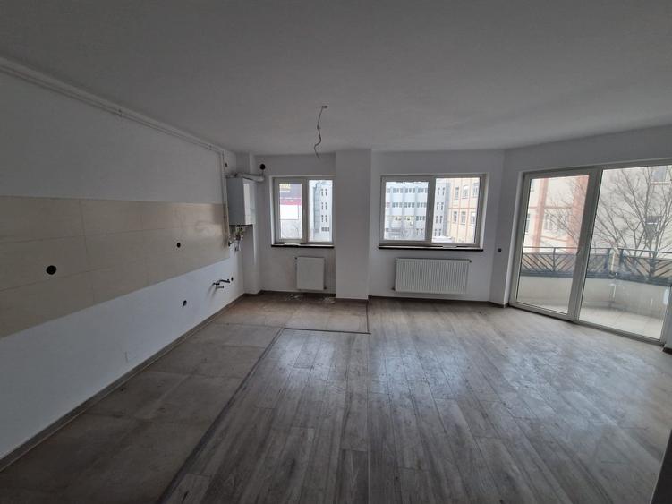 Apartament cu 3 camere semidecomandat în Mărăști — fotografia 1