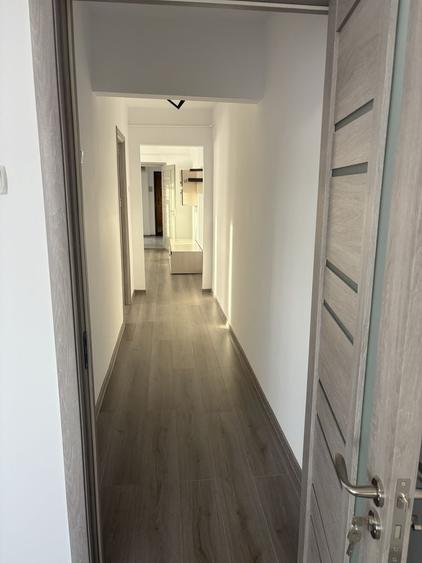 Apartament cu 3 camere decomandat în Exterior Vest