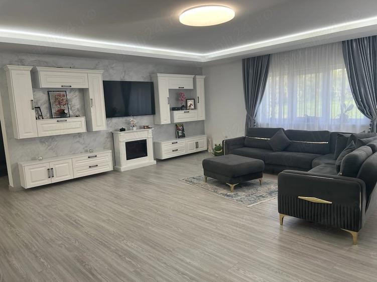 Casă cu Teren 1500 Mp în Roșiori